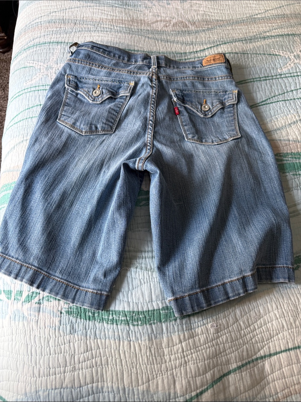 Levi's Light Blue Denim 512 “perfectly slimming”Shorts - Picture 8 of 8
